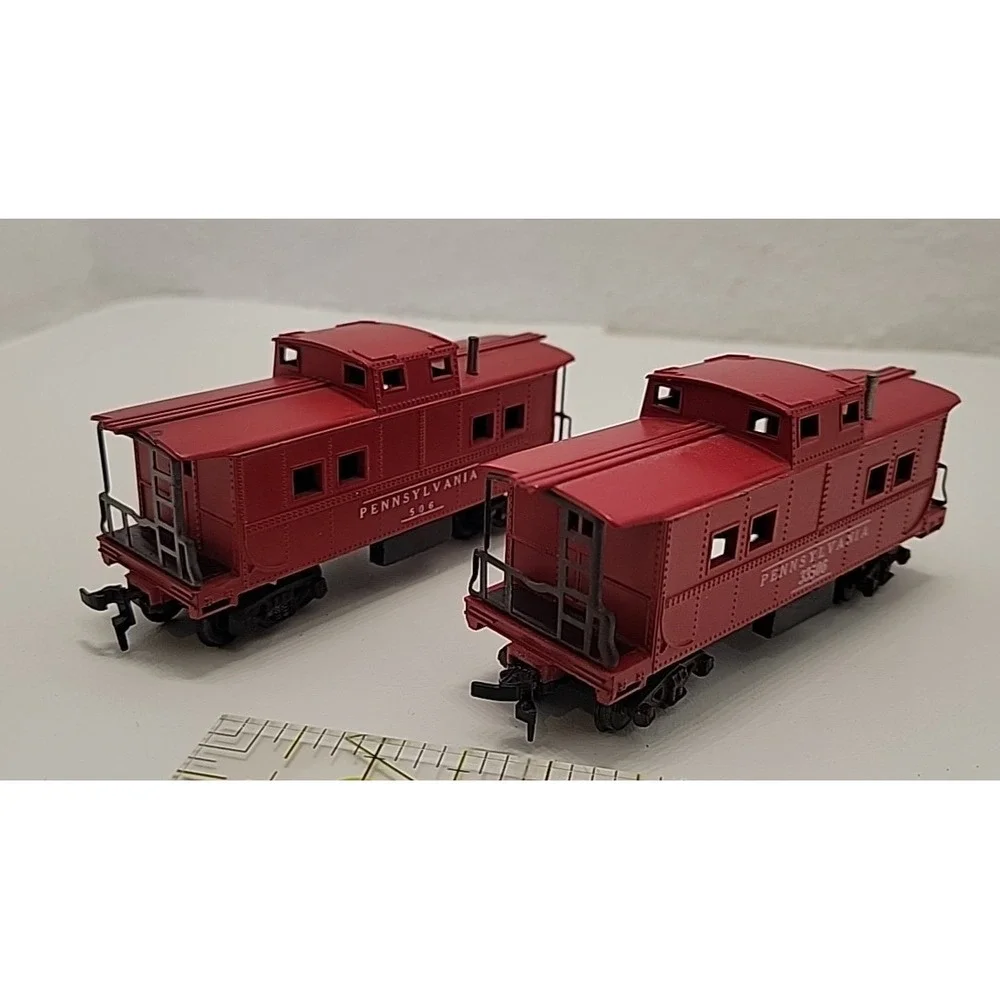 Vintage HO SCALE PENNSYLVANIA 506 CABOOSE & 33506